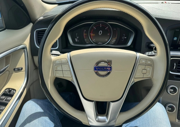 Volvo V60 cena 52900 przebieg: 194402, rok produkcji 2016 z Ciechanów małe 704